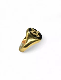 Shop Anillo piedra negra letra "M" oro 18k - T.12 Sellos|Anillos De Oro